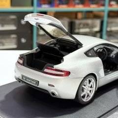 1:18 Aston Martin V8 Vantage Titanium Silver 70201 - Autoart