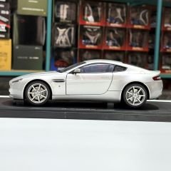 1:18 Aston Martin V8 Vantage Titanium Silver 70201 - Autoart