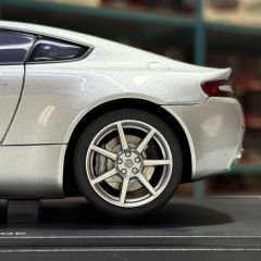 1:18 Aston Martin V8 Vantage Titanium Silver 70201 - Autoart