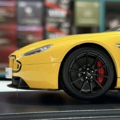 1:18 Aston Martin V12 Vantage S 2015 Yellow Tang 70252- Autoart