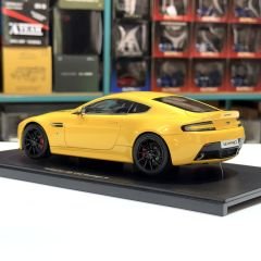 1:18 Aston Martin V12 Vantage S 2015 Yellow Tang 70252- Autoart
