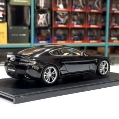 1:18 Aston Martin V12 Vantage 2010 Black 70207- Autoart