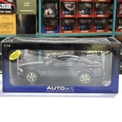 1:18 Ford Mustang GT 2005 Production Version Black Silver Stripes - Autoart