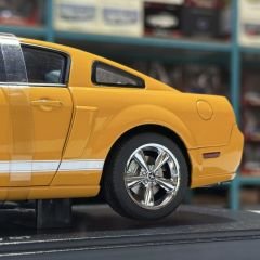 1:18 Ford Shelby Mustang GT 2007 Orange Met 73117 - Autoart