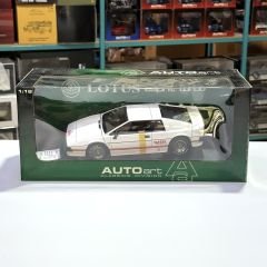 1:18 Lotus Esprit Turbo 1982 RHD White 70062 - Autoart