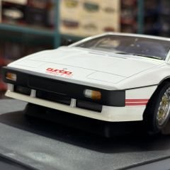 1:18 Lotus Esprit Turbo 1982 RHD White 70062 - Autoart