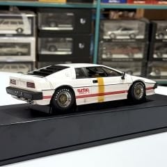 1:18 Lotus Esprit Turbo 1982 RHD White 70062 - Autoart