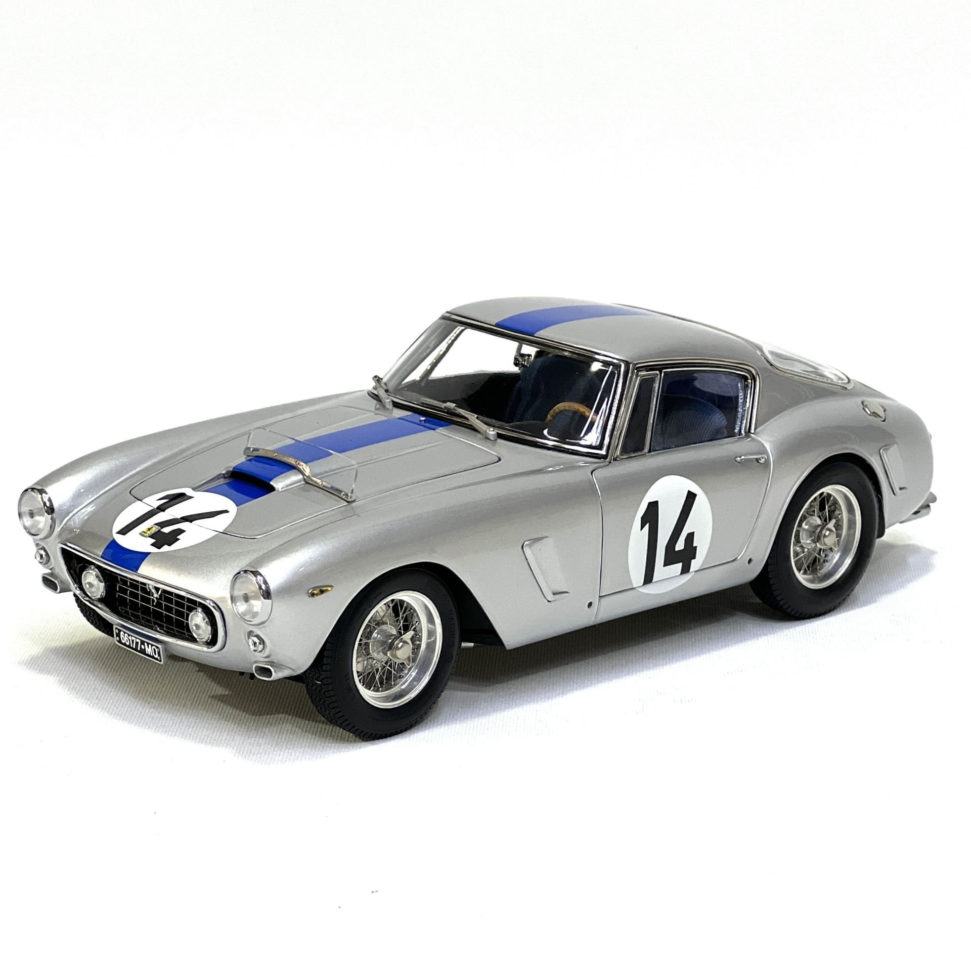 1:18 Ferrari 250 GT Berlinetta Passo Corto SWB 1961 Le Mans -CMC