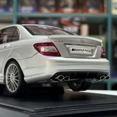 1:18 Mercedes-Benz C63 AMG Silver with Leather Seat W204 - Autoart