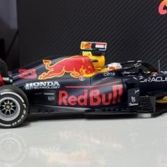 1:18 Red Bull Honda RB16B Max Verstappen W.Champion - Minichamps