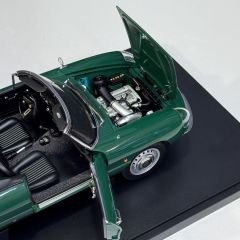 1:18 Alfa Romeo 1600 Duetto Spider Green 1966 - Autoart