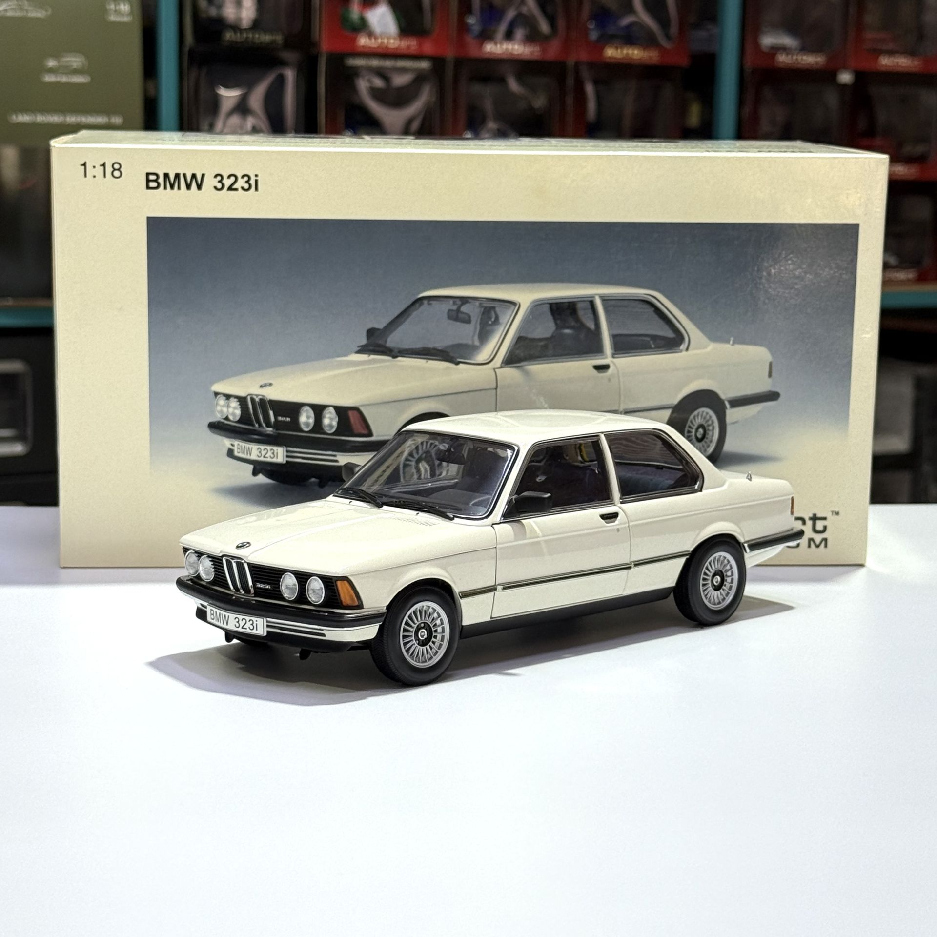 1:18 BMW 323i E21 Alpin White 1977 - Autoart Millennium