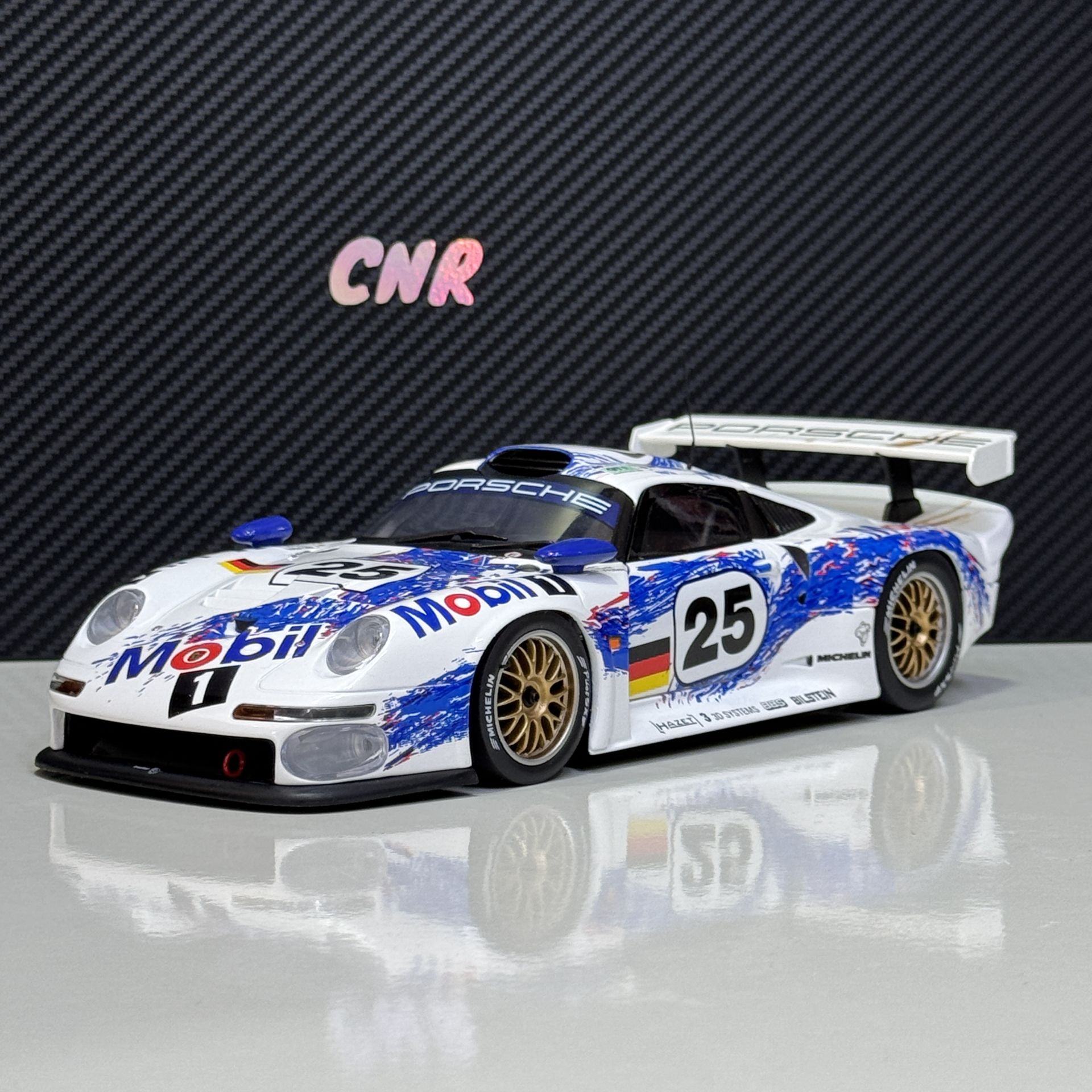 1:18 Porsche 911 GT1 Le Mans 1996 Class Winner - UT Models