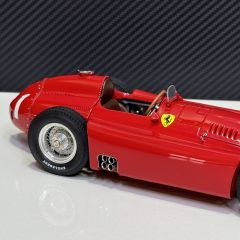 1:18 Ferrari D50 1956 F1 British GP Winner Fangio World Champion - CMC