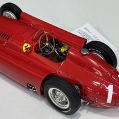 1:18 Ferrari D50 1956 F1 British GP Winner Fangio World Champion - CMC