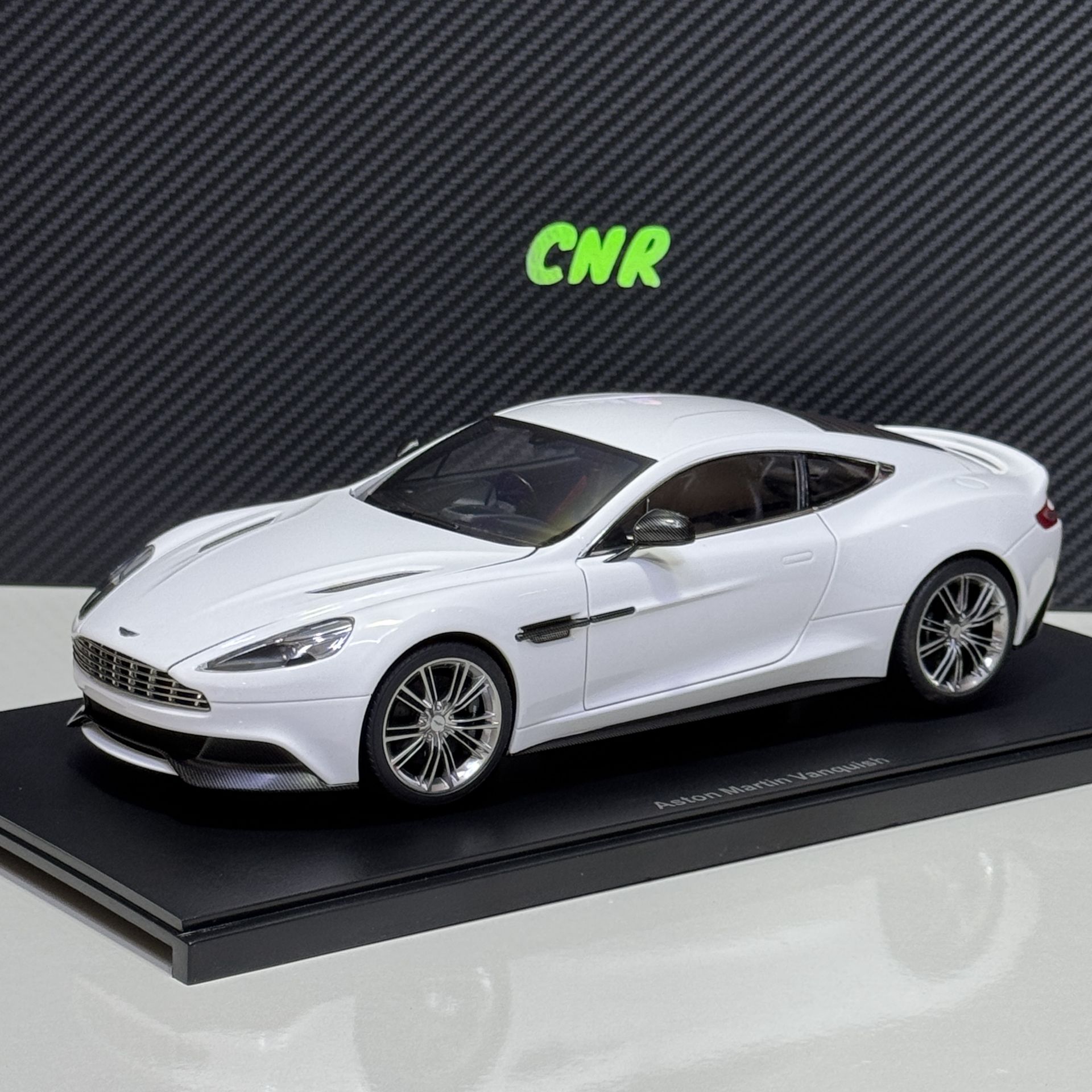 1:18 Aston Martin Vanquish Coupe 2013 White - Autoart