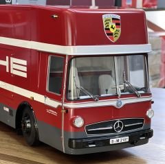 1:18 Mercedes-Benz O317 Renntransporter Porsche- Schuco