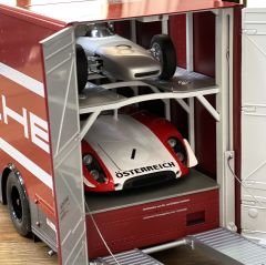 1:18 Mercedes-Benz O317 Renntransporter Porsche- Schuco