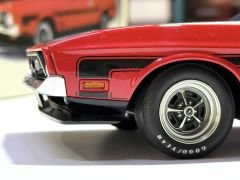 1:18 Ford Mustang Mach 1 Red Fastback 1971 72822 - Autoart