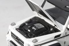 1:18 Mercedes-Benz G500 4x4² Gloss White 2015 - Autoart