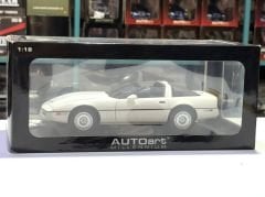 1:18 Chevrolet Corvette C4 White 1986 71243 - Autoart