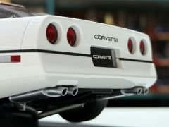 1:18 Chevrolet Corvette C4 White 1986 71243 - Autoart