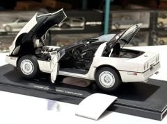 1:18 Chevrolet Corvette C4 White 1986 71243 - Autoart