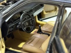 1:18 Mercedes-Benz 190E 2.3-16V 1986 Blue Black W201 - Autoart