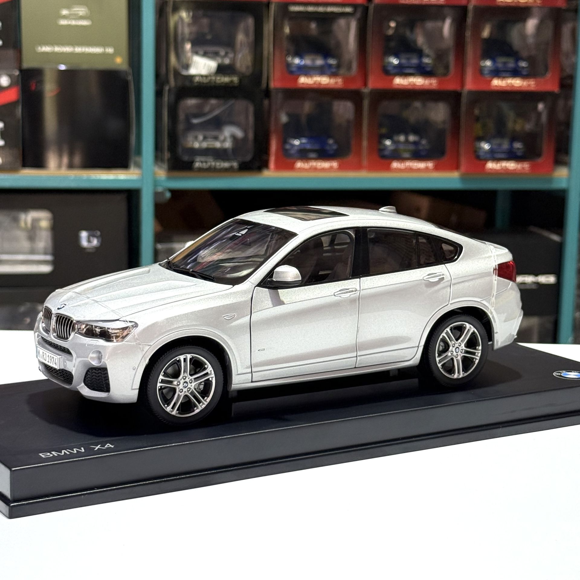 1:18 BMW X4 XDrive F26 Silver 2014 - Paragon