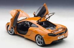 1:18 McLaren 12C Orange Metallic 2011 76006 - Autoart Signature