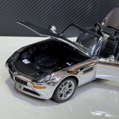 1:18 BMW Z8 E52 with Hardtop Chrome Dealer Edition- Kyosho