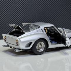1:18 Ferrari 250 GTO Silver 1962 - CMC