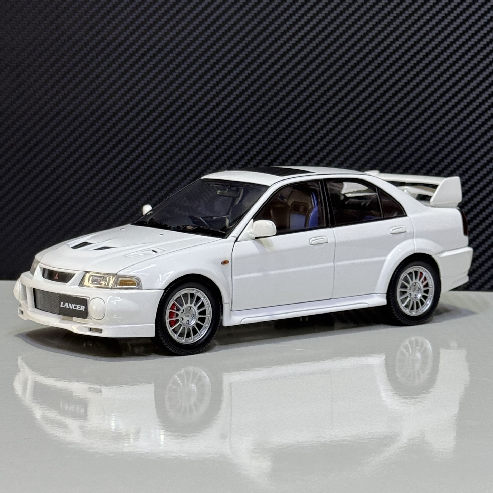 1:18 Mitsubishi Lancer Evo 6 Street Car White - Autoart