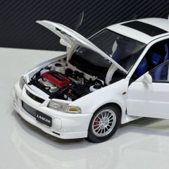 1:18 Mitsubishi Lancer Evo 6 Street Car White - Autoart