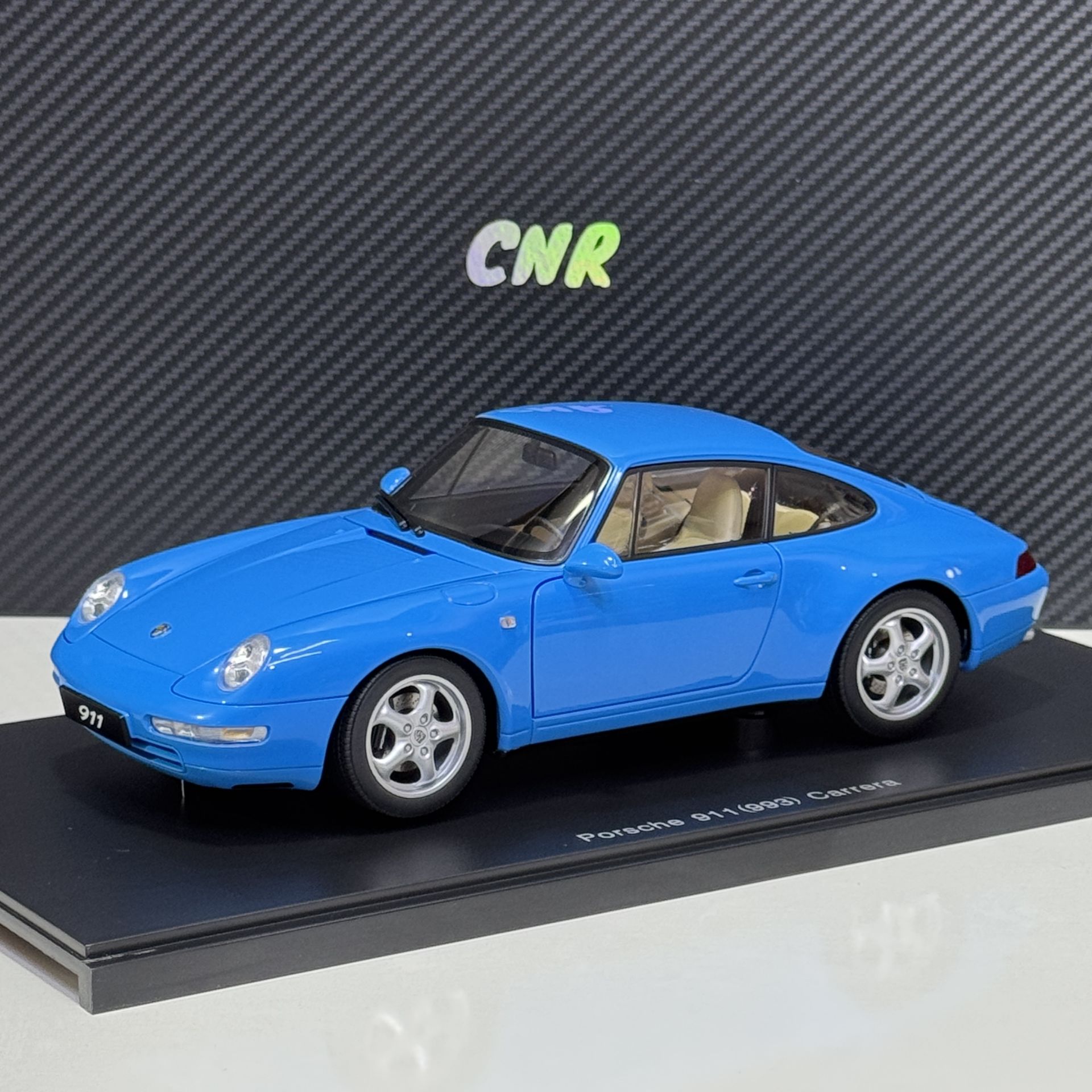 1:18 Porsche 911 (993) Carrera Bluette 1995 - Autoart