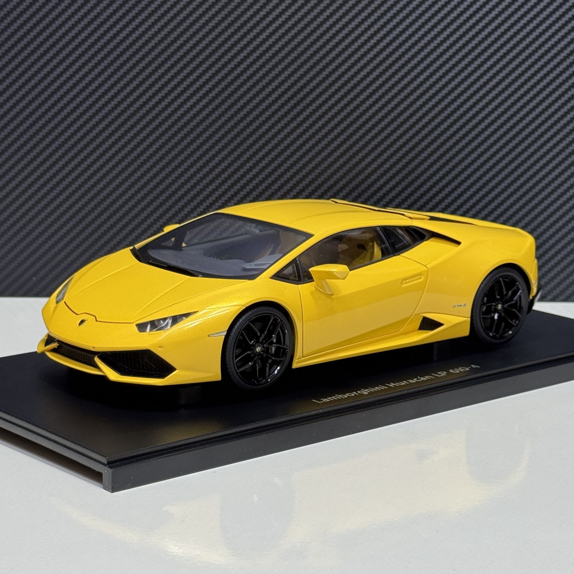 1:18 Lamborghini Huracan LP610-4 Yellow 2014- Autoart