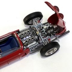 1:18 Ferrari Dino 156 F1 Sharknose World Champ. 1961- CMC