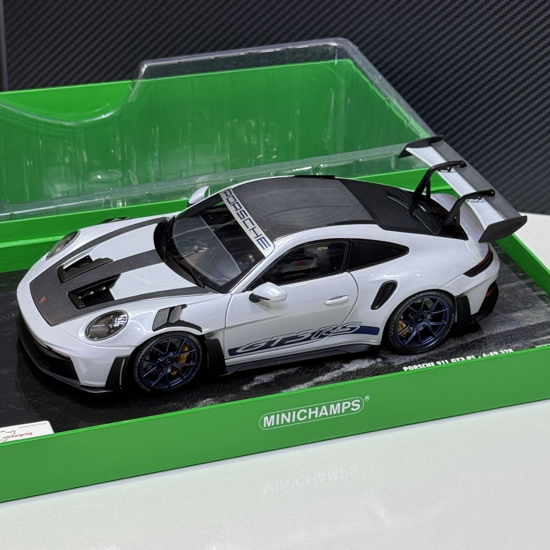 1:18 Porsche 911 992 GT3 RS 2022 Nürburgring Record - Minichamps