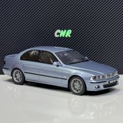 1:18 BMW M5 E39 Light Blue Met 2002 - Otto Mobile