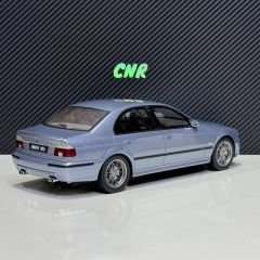 1:18 BMW M5 E39 Light Blue Met 2002 - Otto Mobile