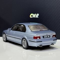 1:18 BMW M5 E39 Light Blue Met 2002 - Otto Mobile