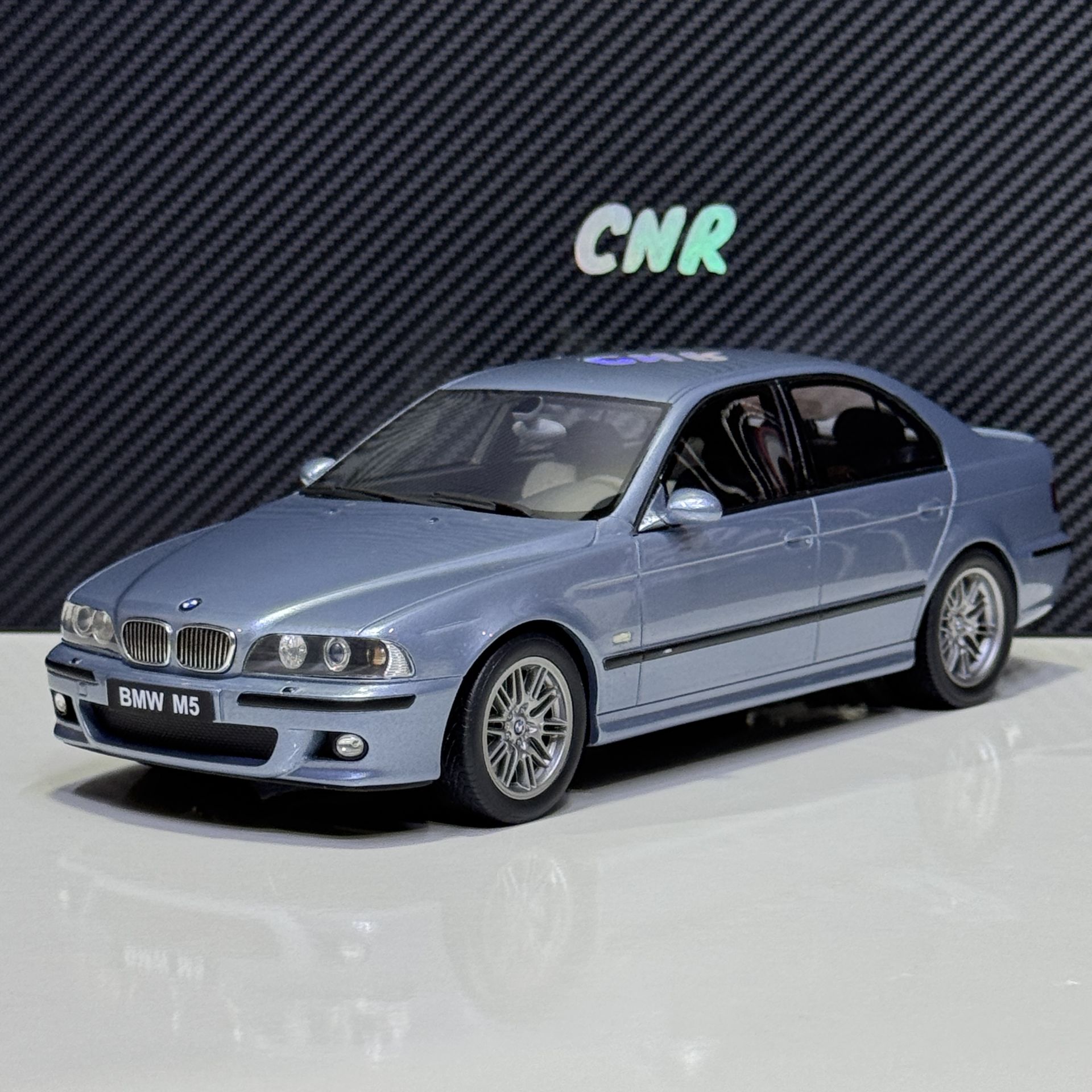 1:18 BMW M5 E39 Light Blue Met 2002 - Otto Mobile