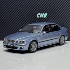 1:18 BMW M5 E39 Light Blue Met 2002 - Otto Mobile