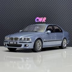 1:18 BMW M5 E39 Light Blue Met 2002 - Otto Mobile