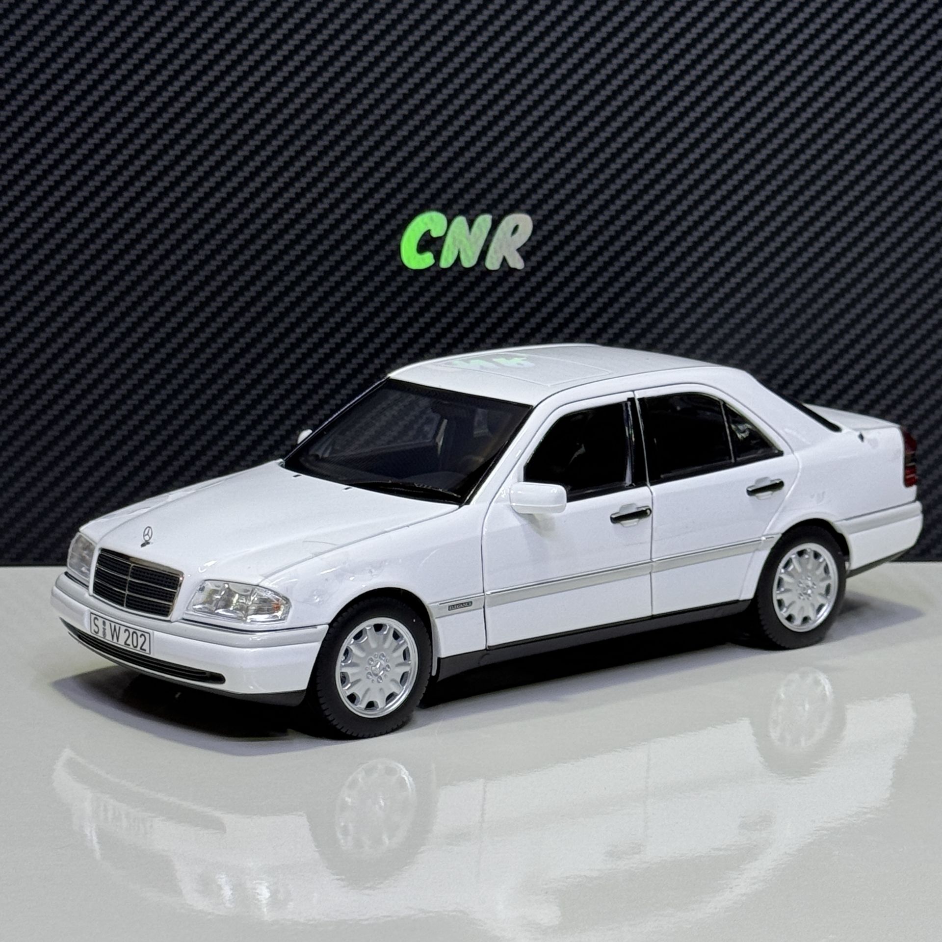 1:18 Mercedes-Benz C Class C200 W202 Polar White 1993 - Norev