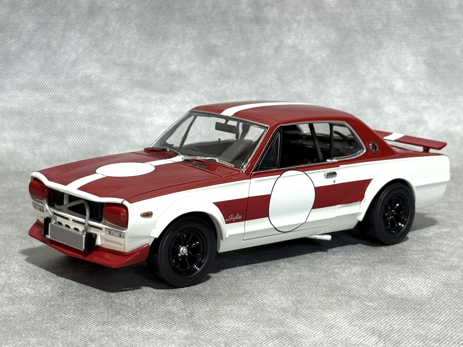1:18 Nissan Skyline 2000 GT-R KPGC10 Racing Catalogue V- Kyosho