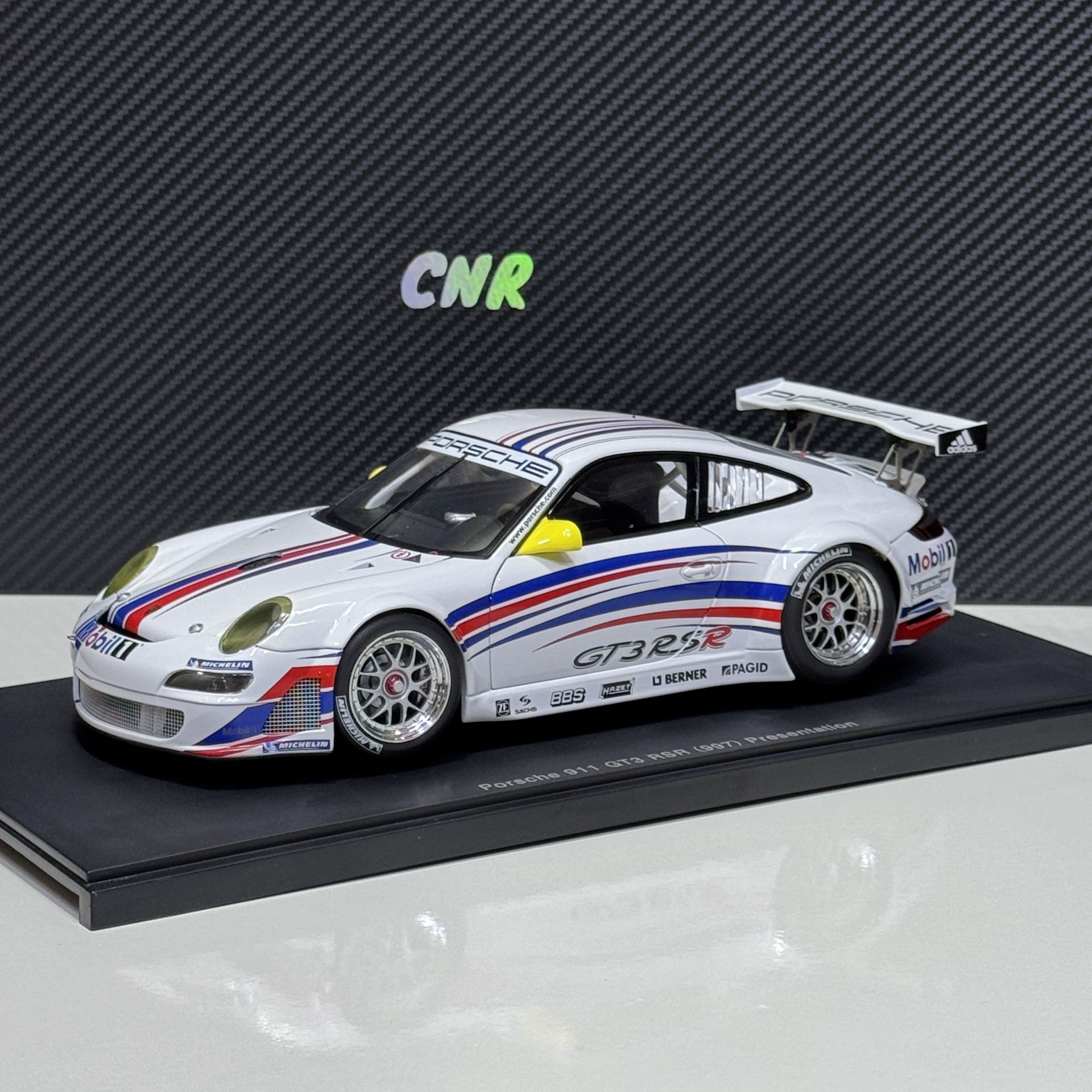 1:18 Porsche 911 997 GT3 RSR Mobil 1 2010 - Autoart