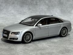1:18 AUDI A8 Long W12 Ice Silver 2010 - Kyosho / Dealer