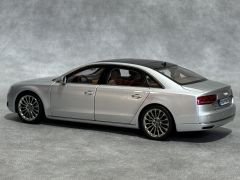 1:18 AUDI A8 Long W12 Ice Silver 2010 - Kyosho / Dealer
