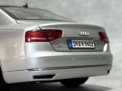 1:18 AUDI A8 Long W12 Ice Silver 2010 - Kyosho / Dealer